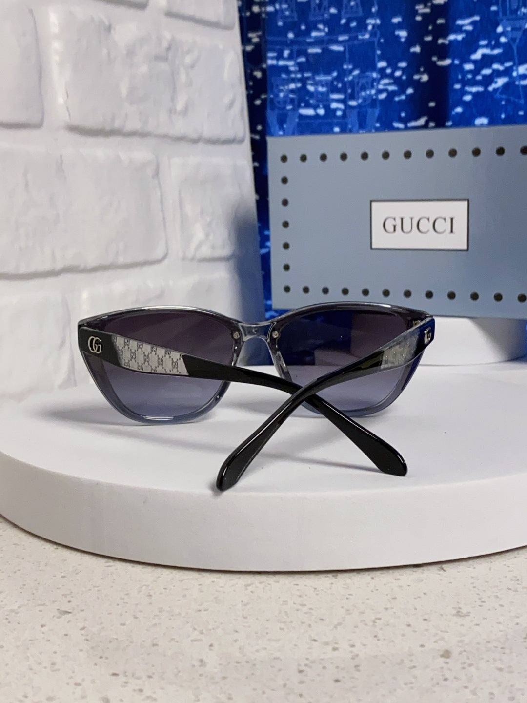 Gucci Cat-Eye Gray Lens Sunglasses for Men & Women - detail image 3