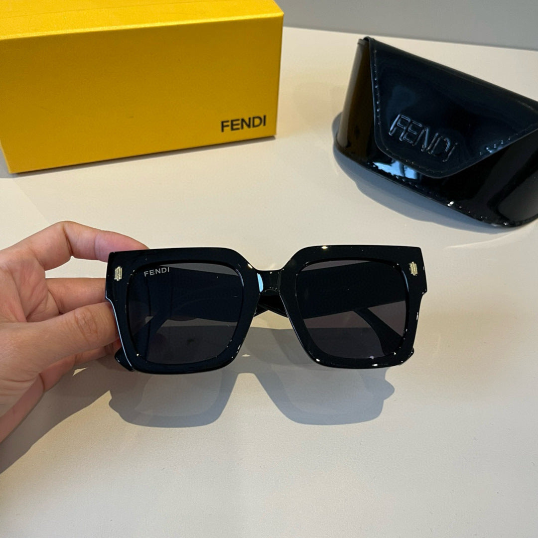 Fendi Fashion Black Lens Sunglasses for Men & Women - 466194 - detail image 4