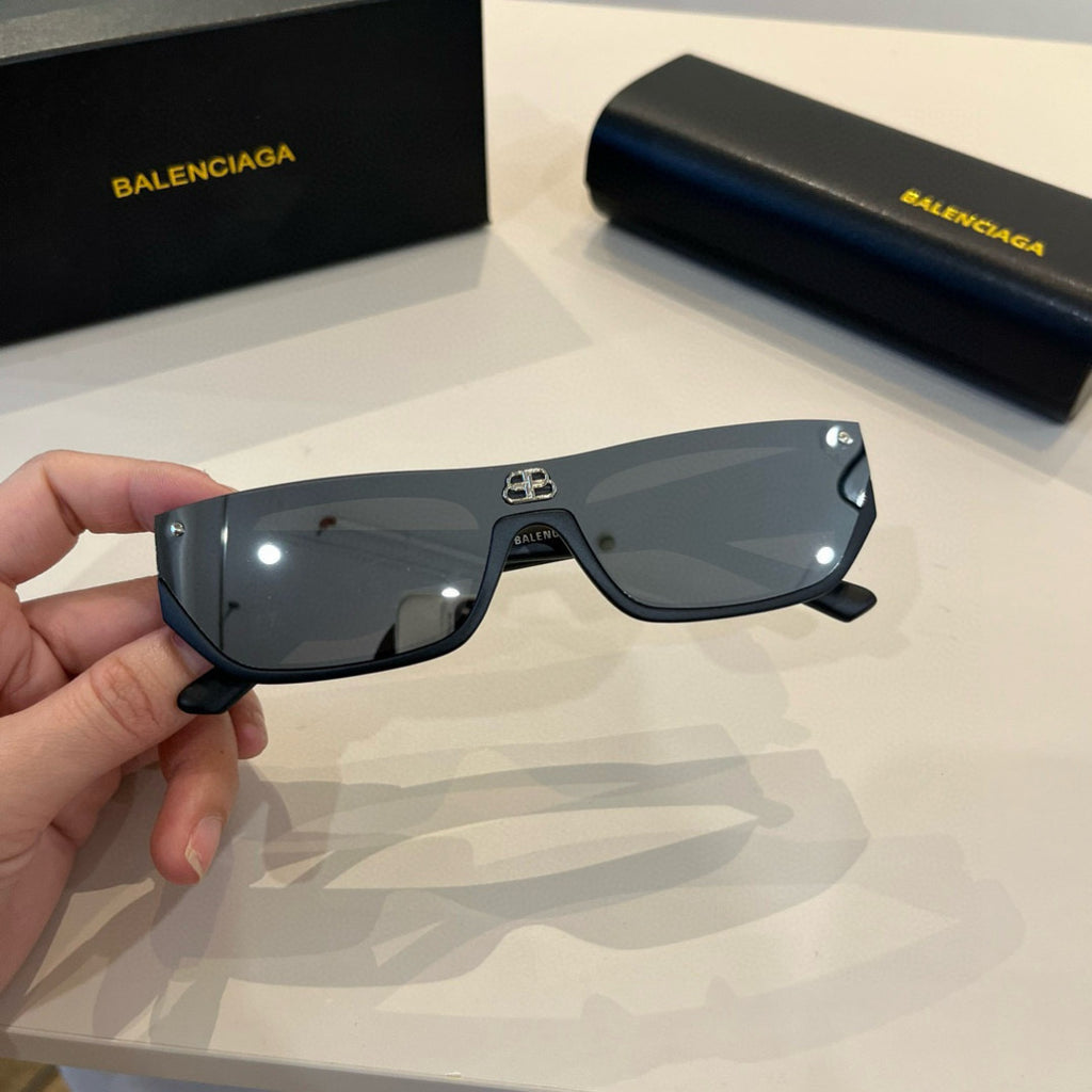 Balenciaga Rectangular Gray Lens Sunglasses for Men & Women - 358642 - detail image 4