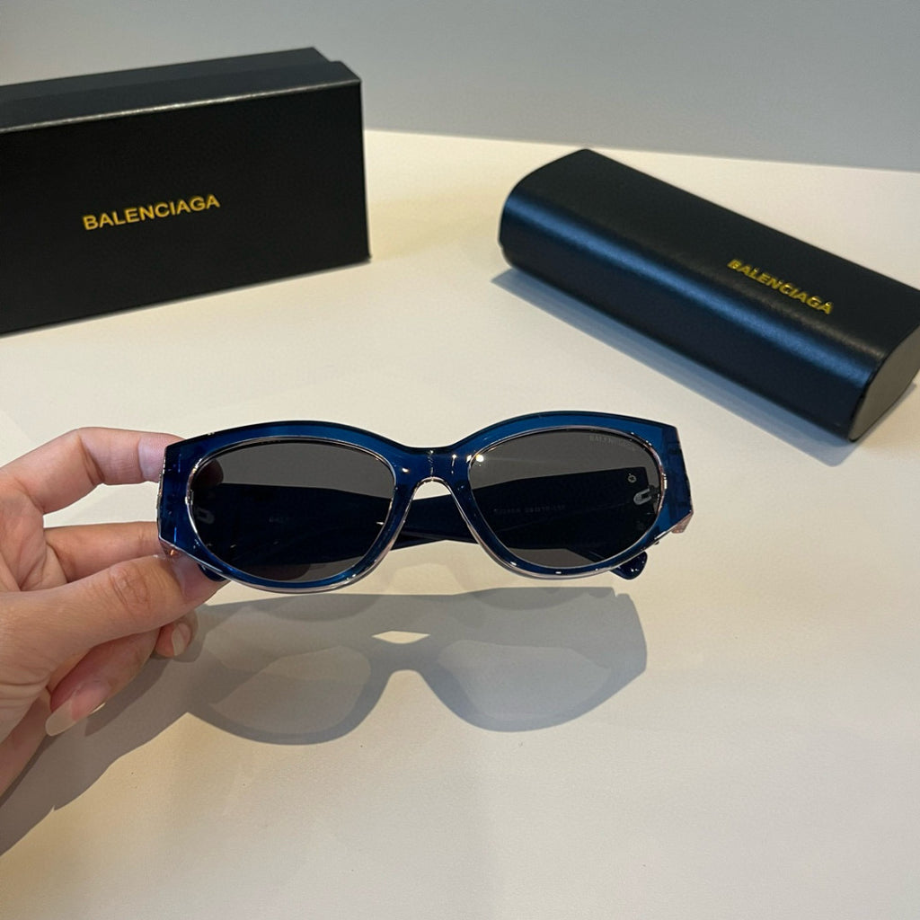 Balenciaga Rectangular Black Lens Sunglasses for Men & Women - 487541 - detail image 6