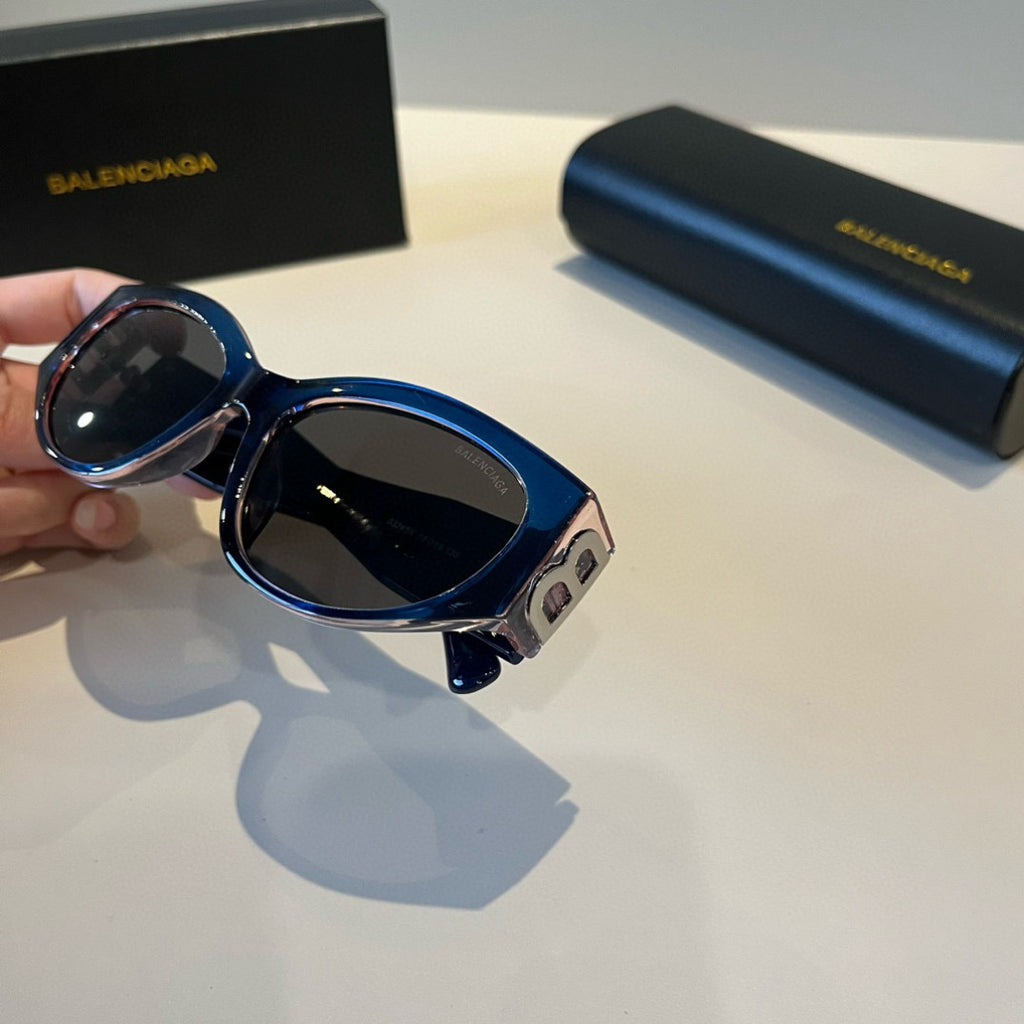 Balenciaga Rectangular Black Lens Sunglasses for Men & Women - 487541 - detail image 7