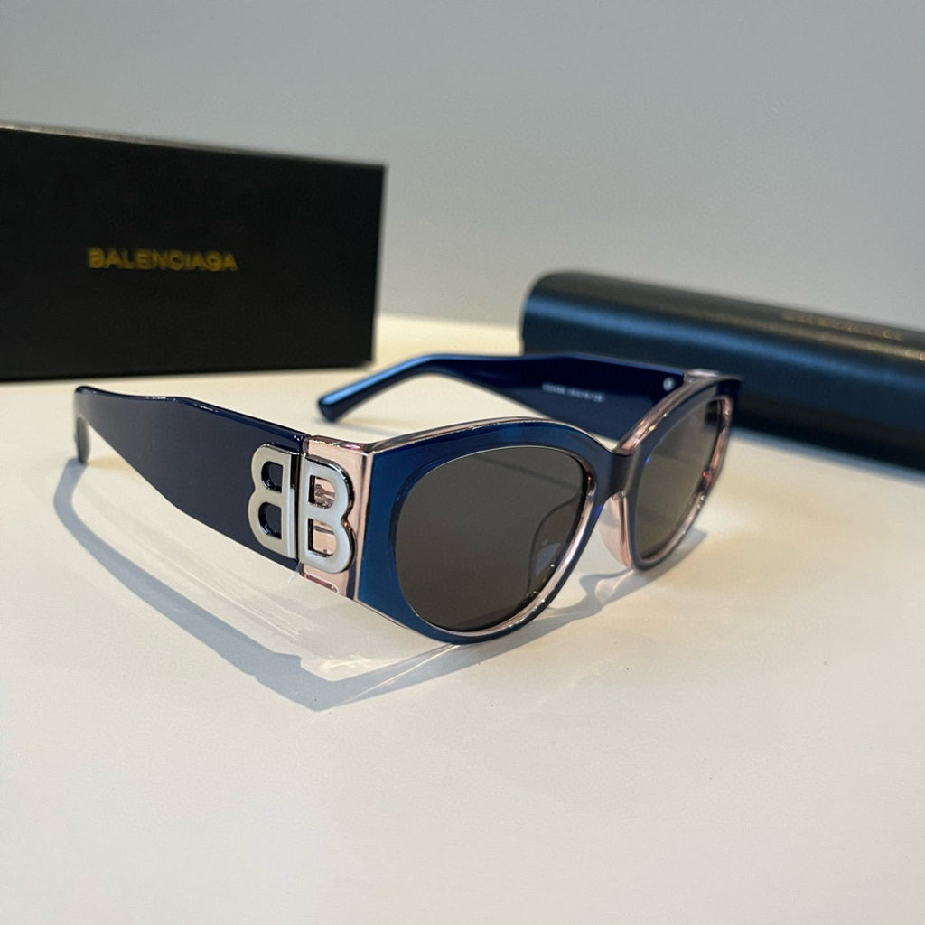 Balenciaga Rectangular Black Lens Sunglasses for Men & Women - 487541