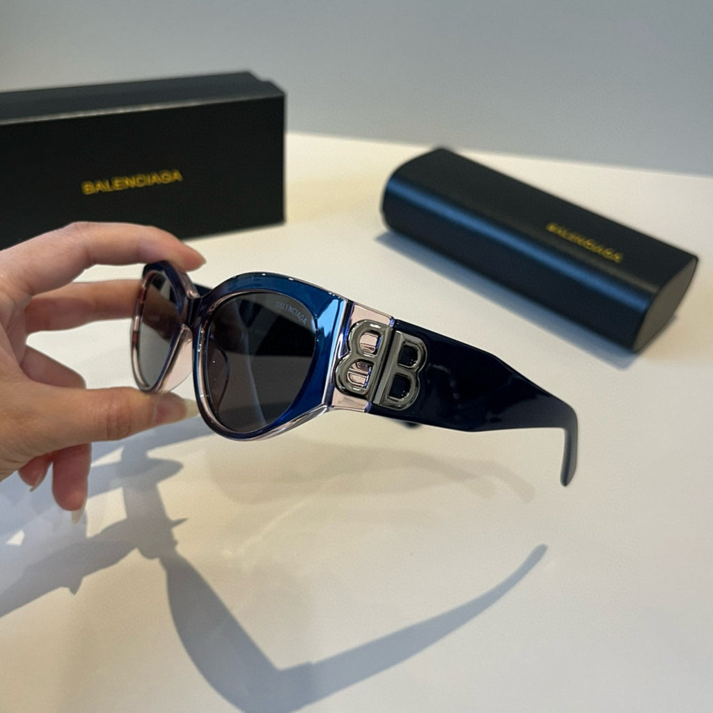 Balenciaga Rectangular Black Lens Sunglasses for Men & Women - 487541 - detail image 4