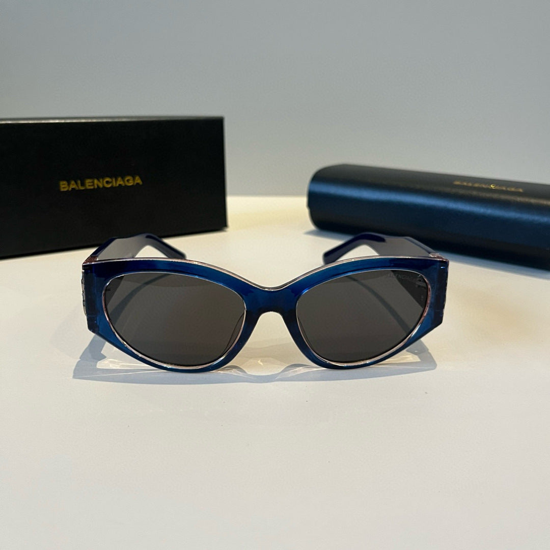 Balenciaga Rectangular Black Lens Sunglasses for Men & Women - 487541 - detail image 2
