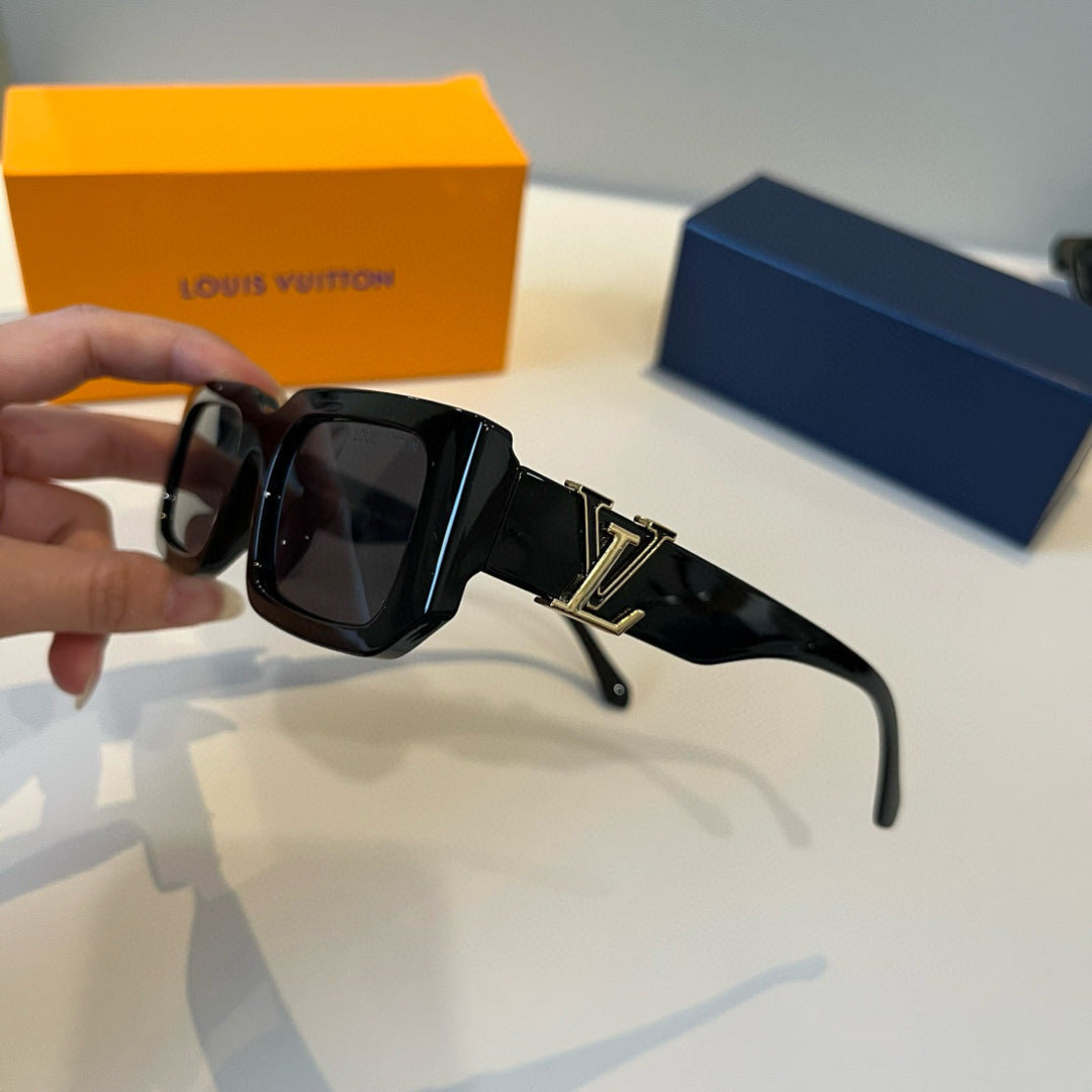Louis Vuitton 2315 Fashion Black Lens Sunglasses for Men & Women - detail image 4