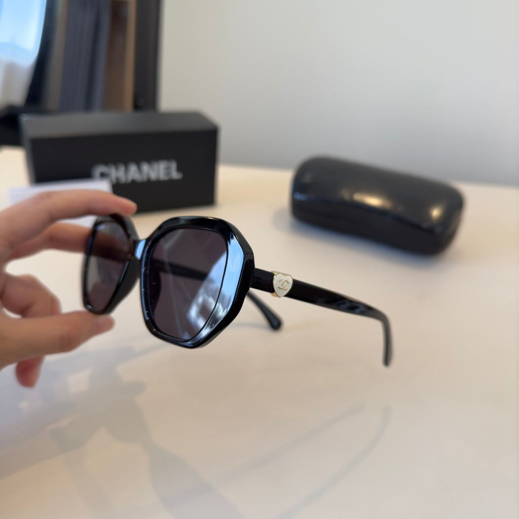 Chanel Fashion Silver Lens Sunglasses for Men & Women - 486541 - detail image 4