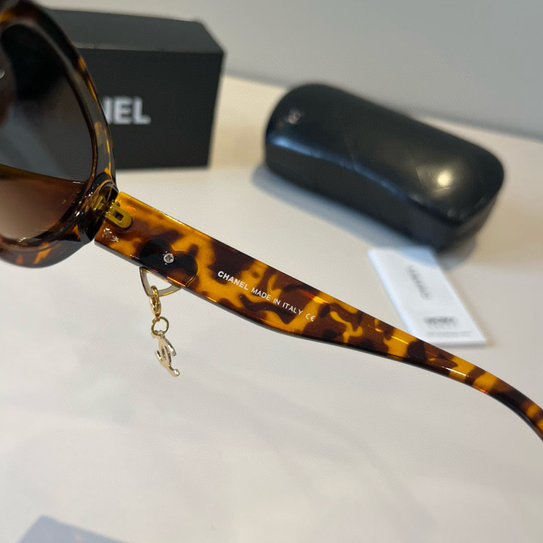 Chanel Oversized Brown Lens Sunglasses for Men & Women - 449012 - detail image 4
