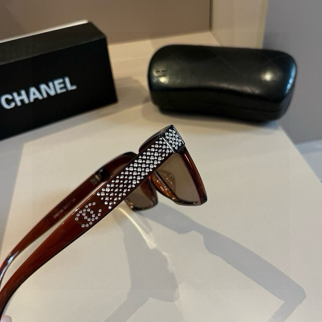 Chanel Fashion Black Lens Sunglasses for Men & Women - 448954 - detail image 2