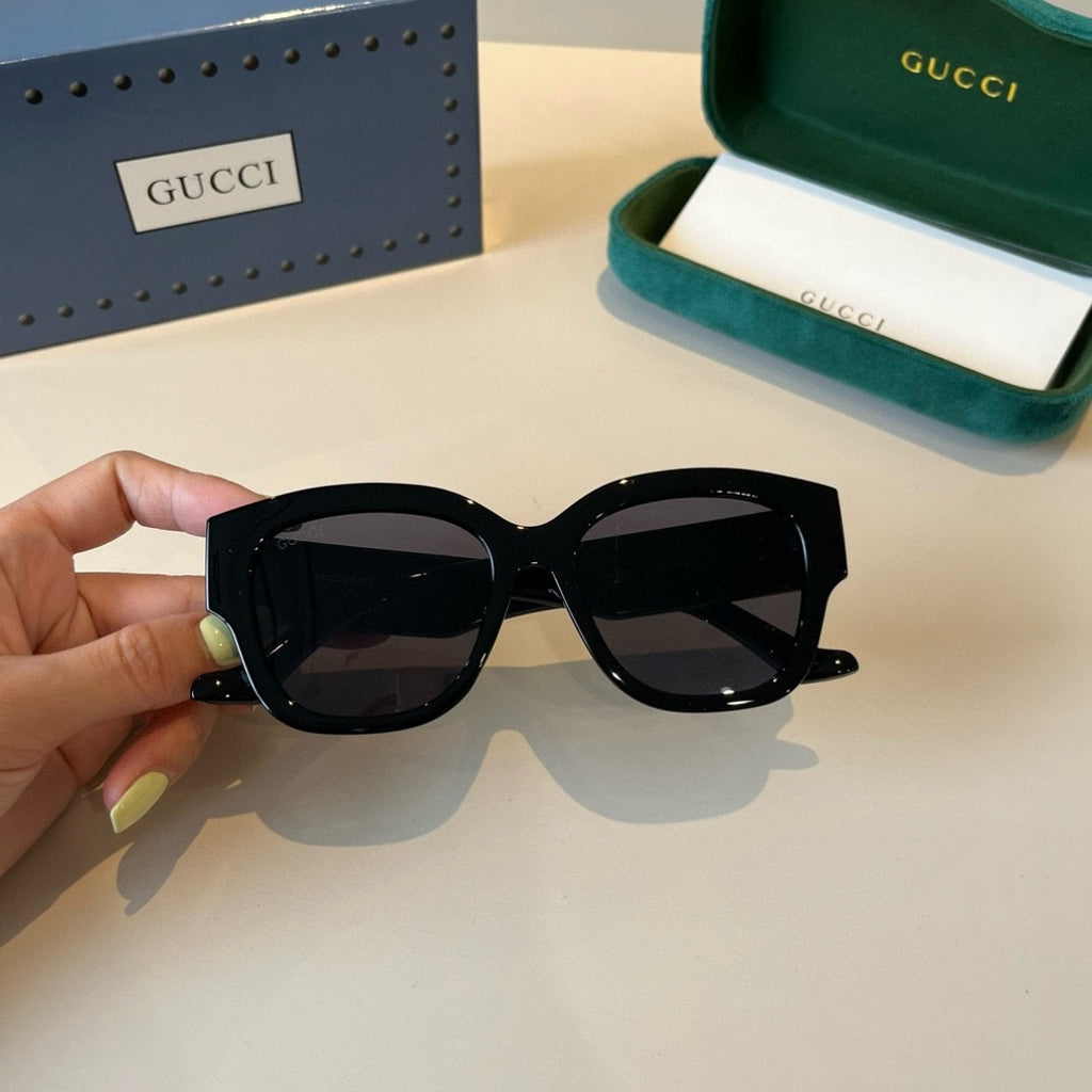 Gucci Oversized Black Lens Sunglasses for Men & Women - 464977 - detail image 4