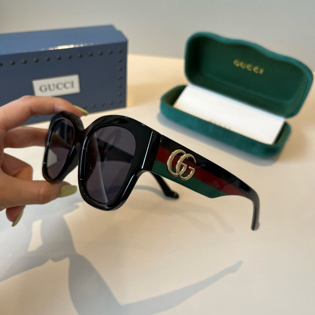 Gucci Oversized Black Lens Sunglasses for Men & Women - 464978 - detail image 4