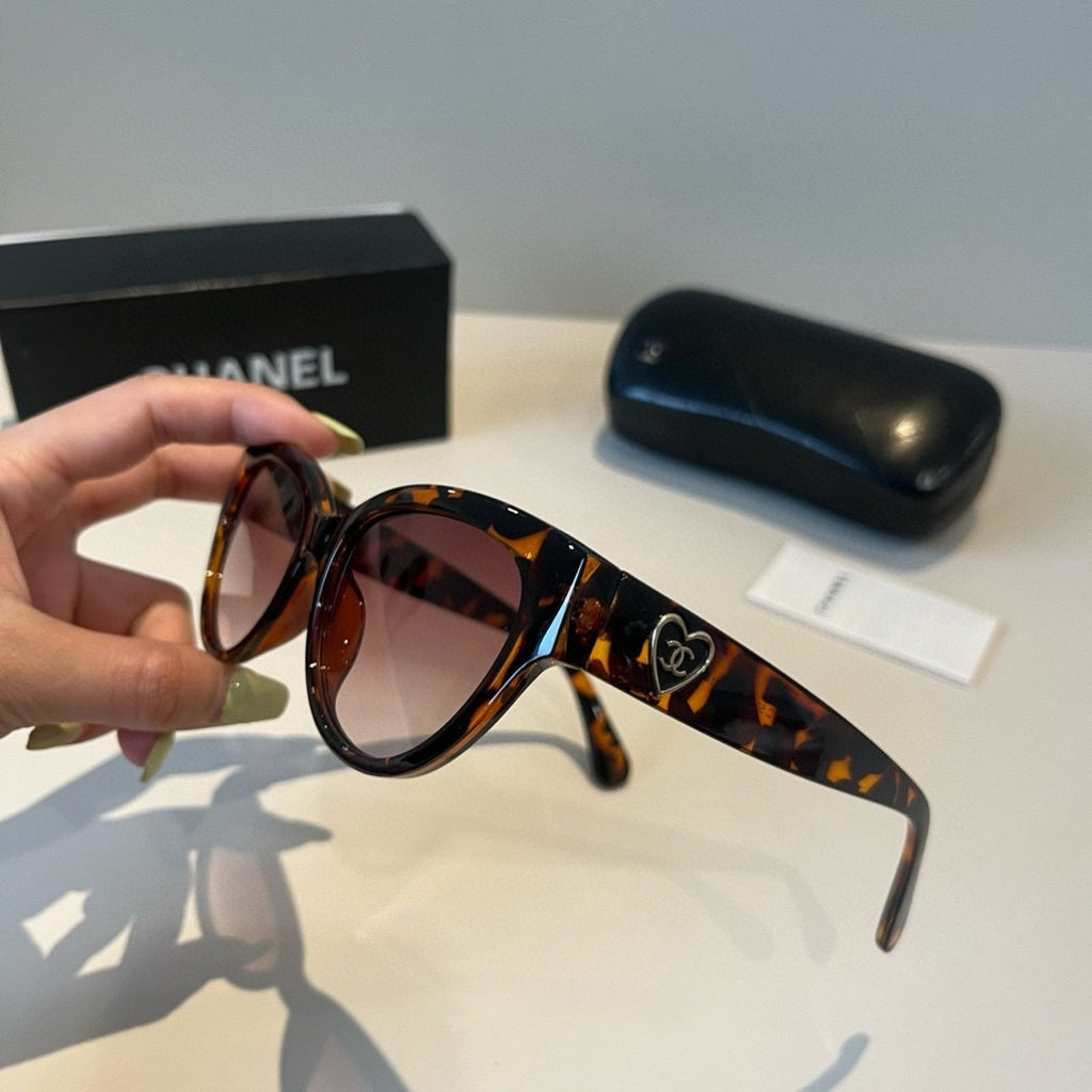 Chanel Fashion Black Lens Sunglasses for Men & Women - 486544 - detail image 3