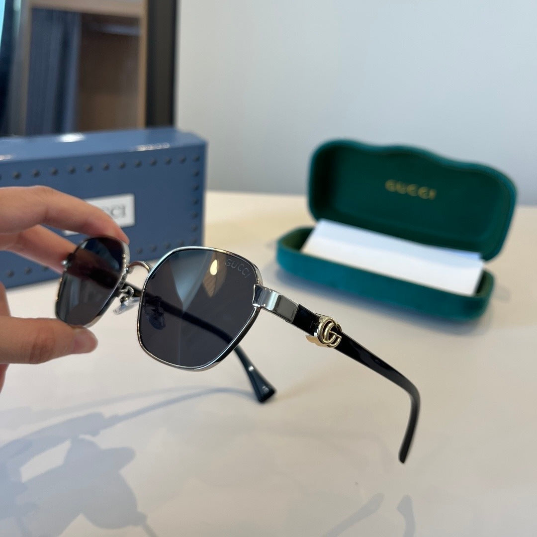 Gucci Polarized Fashion Silver Lens Sunglasses for Men - 464979 - detail image 4