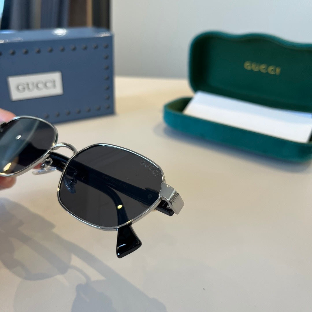 Gucci Polarized Fashion Silver Lens Sunglasses for Men - 464979 - detail image 9