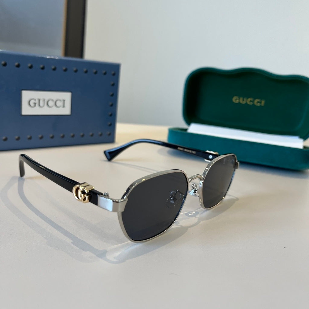 Gucci Polarized Fashion Silver Lens Sunglasses for Men - 464979