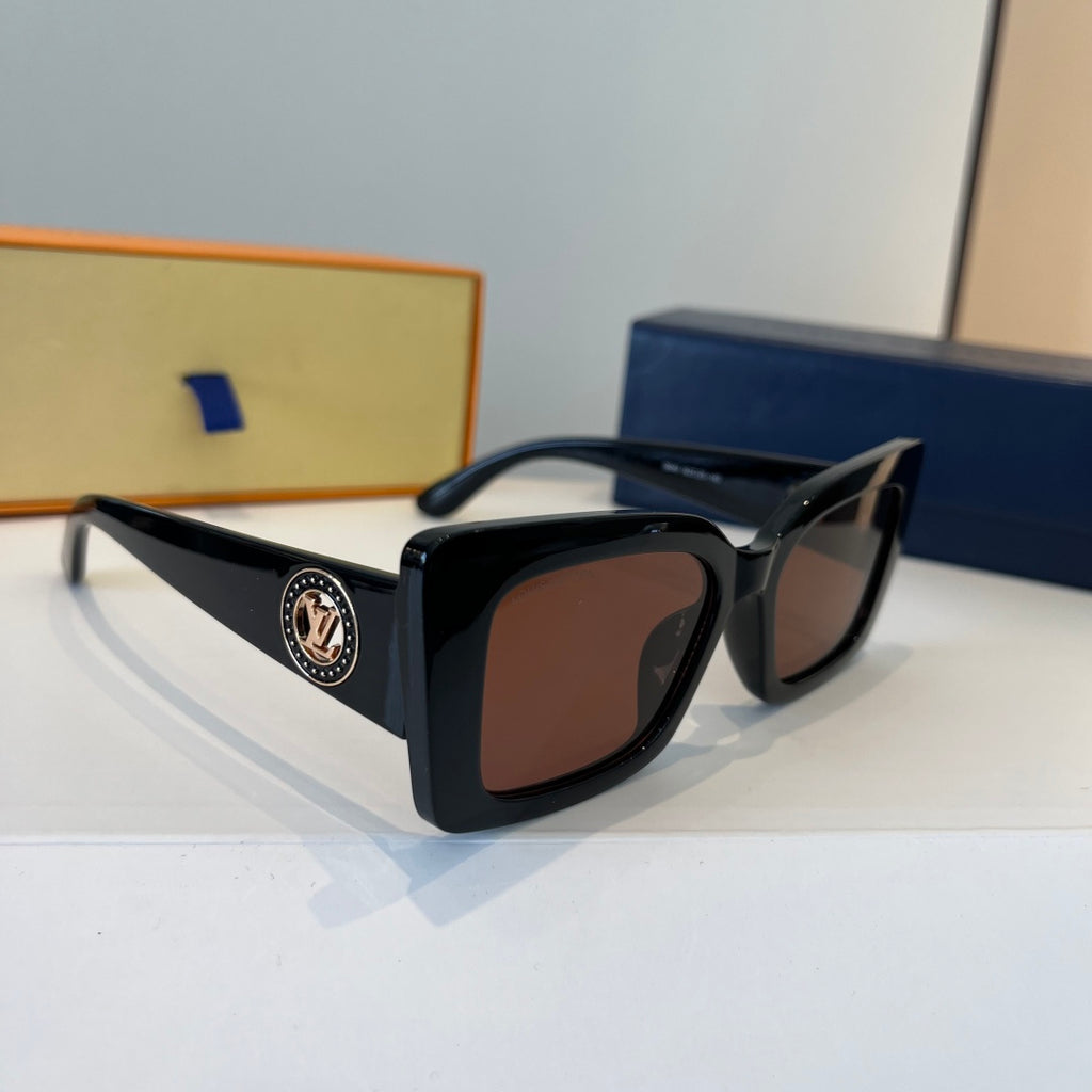 Louis Vuitton Fashion Black Lens Sunglasses for Men & Women - 493102