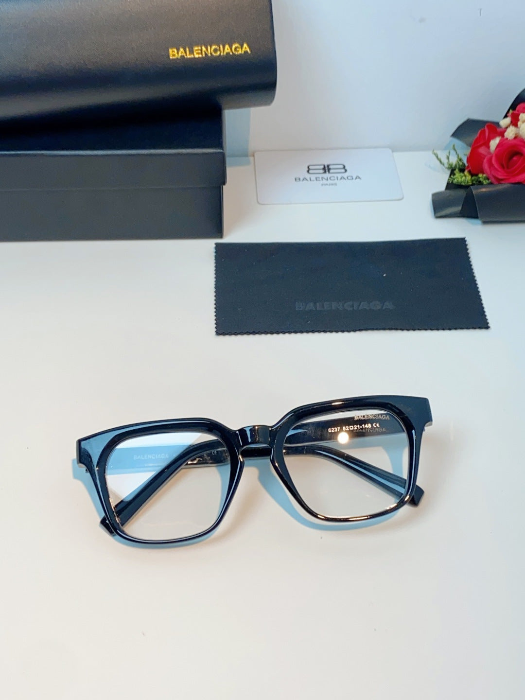 Balenciaga Blue-Light Fashion Black Lens Sunglasses for Men & Women - detail image 9