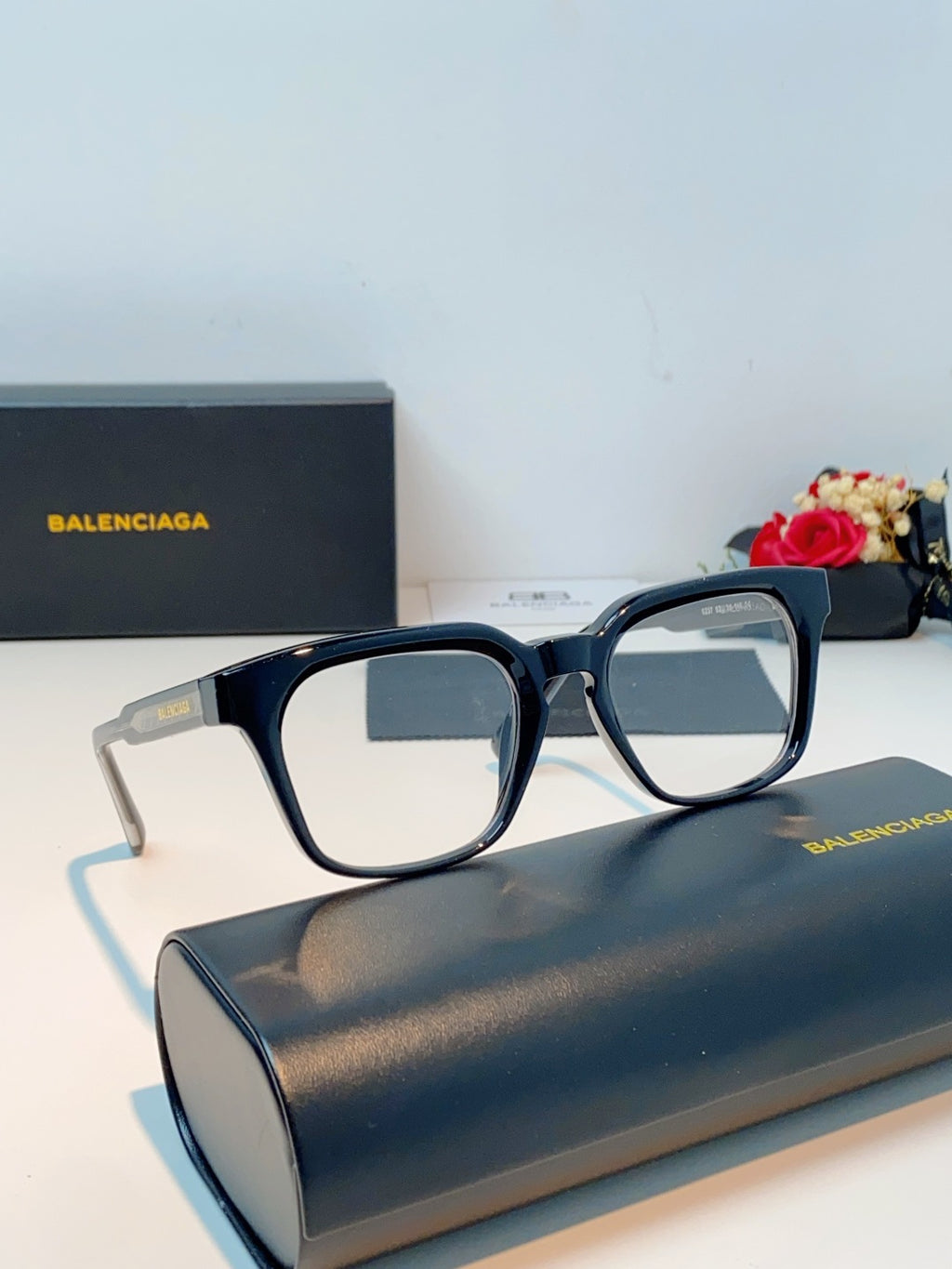 Balenciaga Blue-Light Fashion Black Lens Sunglasses for Men & Women - detail image 10