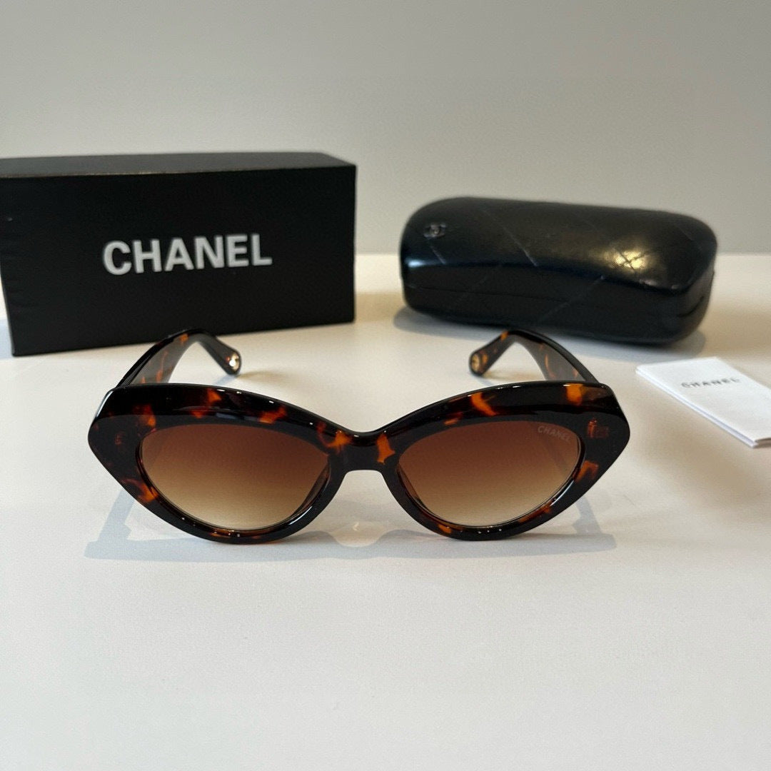 Chanel Fashion Black Lens Sunglasses for Men & Women - 431602 - detail image 2