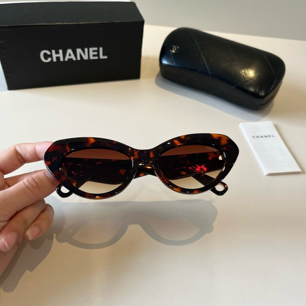 Chanel Fashion Black Lens Sunglasses for Men & Women - 465154 - detail image 4
