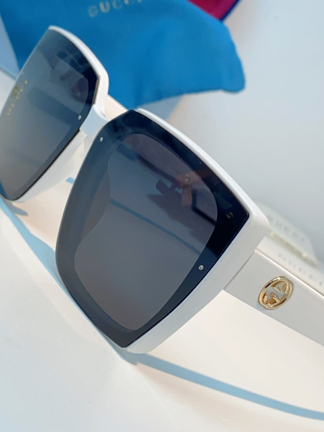 Gucci Polarized Fashion Black Lens Sunglasses for Men & Women - 448768 - detail image 7