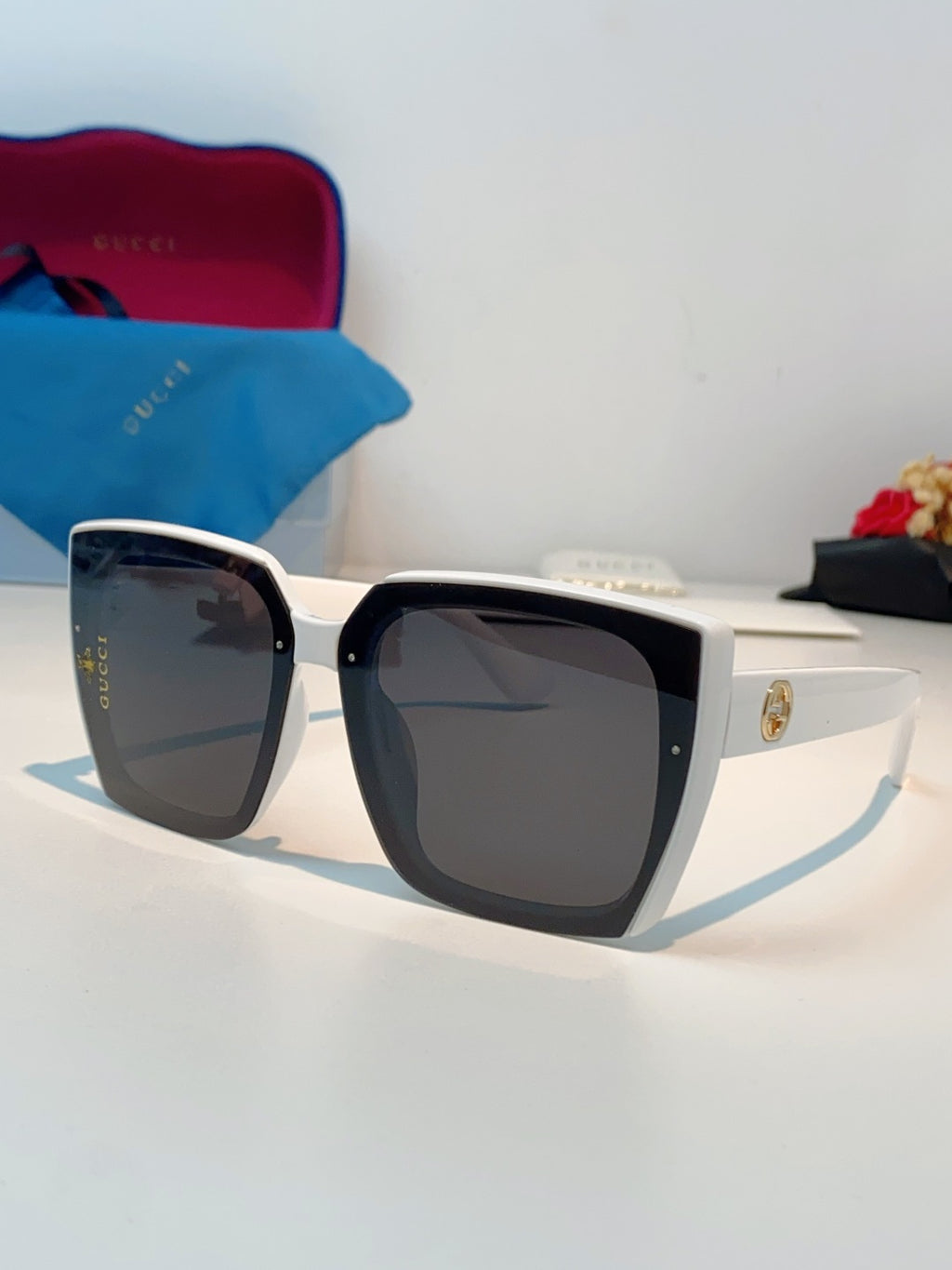 Gucci Polarized Fashion Black Lens Sunglasses for Men & Women - 448768