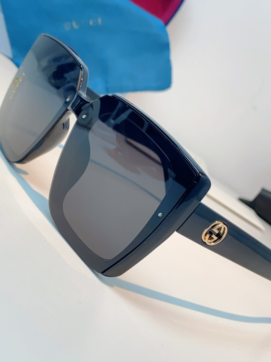 Gucci Polarized Fashion Black Lens Sunglasses for Men & Women - 448770 - detail image 7