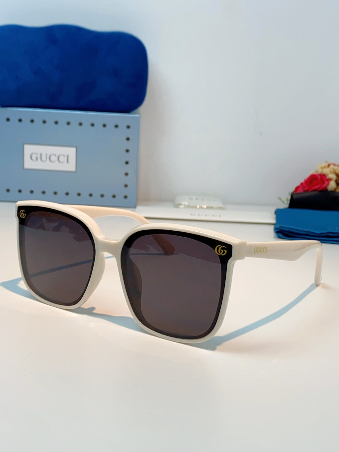 Gucci Fashion Black Lens Sunglasses for Men & Women - 493341
