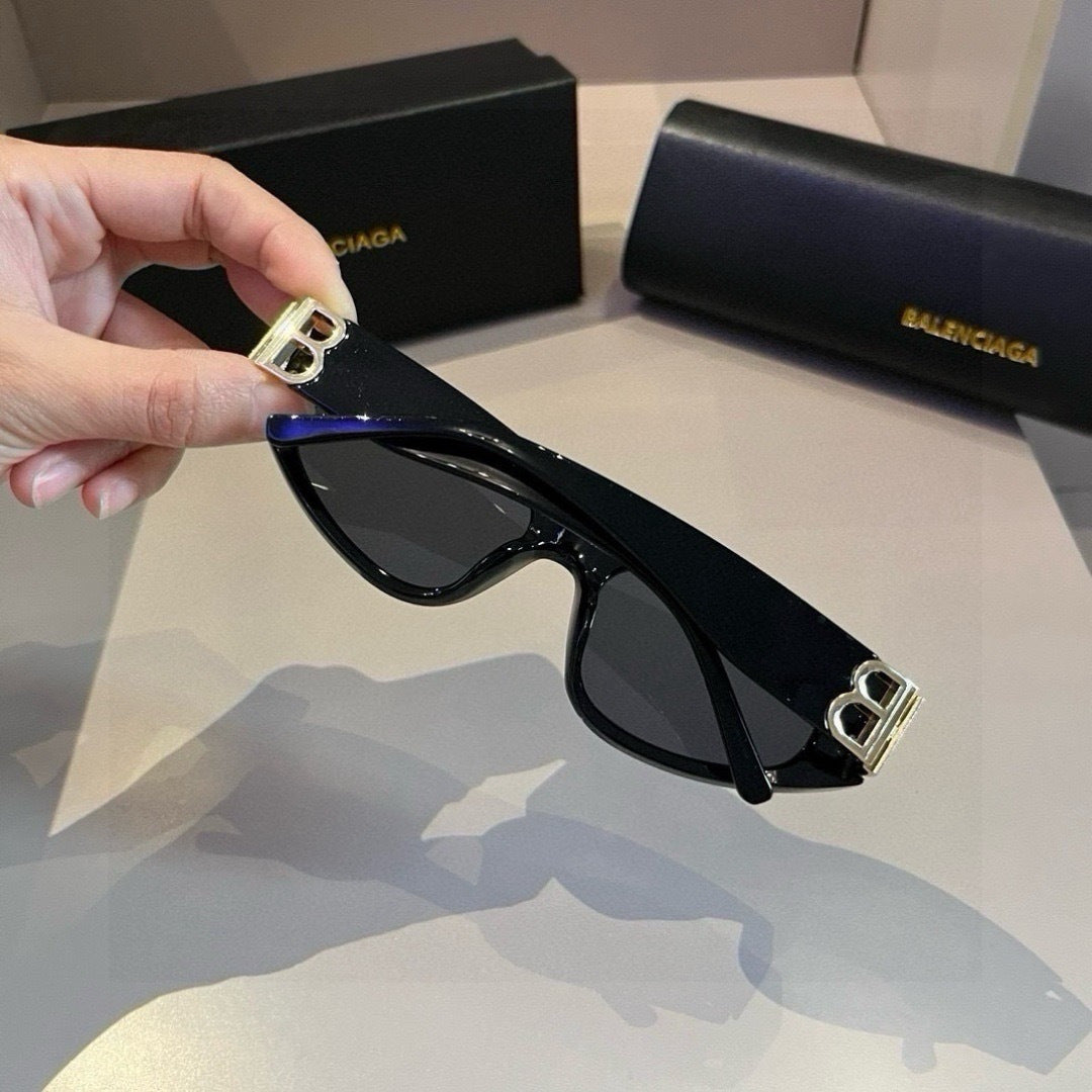 Balenciaga Rectangular Gold Lens Sunglasses for Men & Women - 372359 - detail image 4