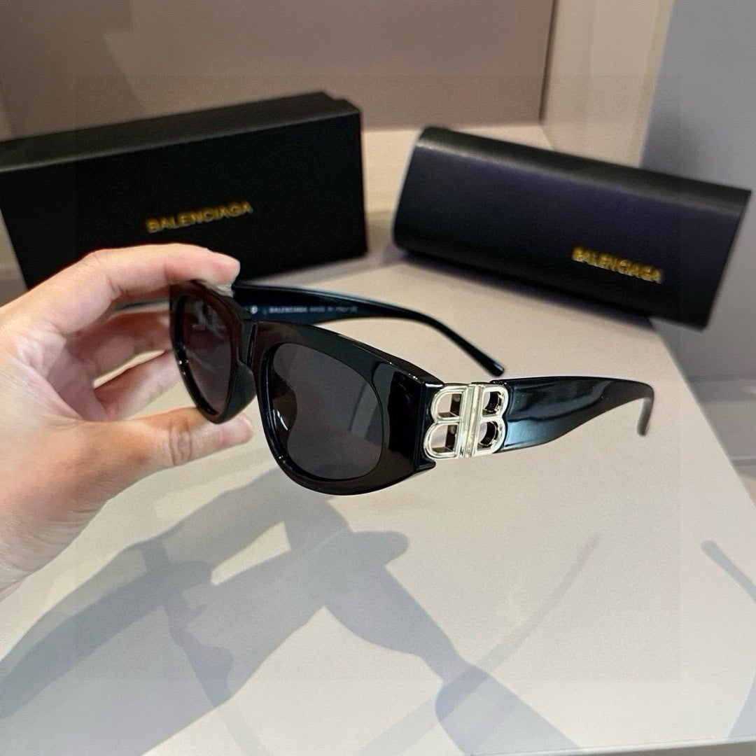 Balenciaga Rectangular Gold Lens Sunglasses for Men & Women - detail image 3