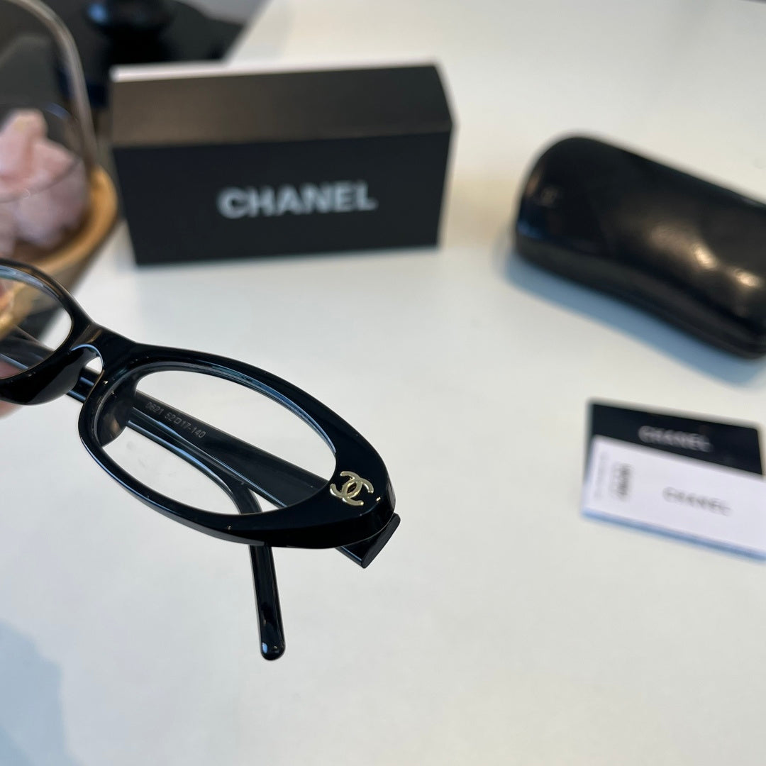 Chanel Oversized Silver Lens Sunglasses for Men & Women - 448993 - detail image 6