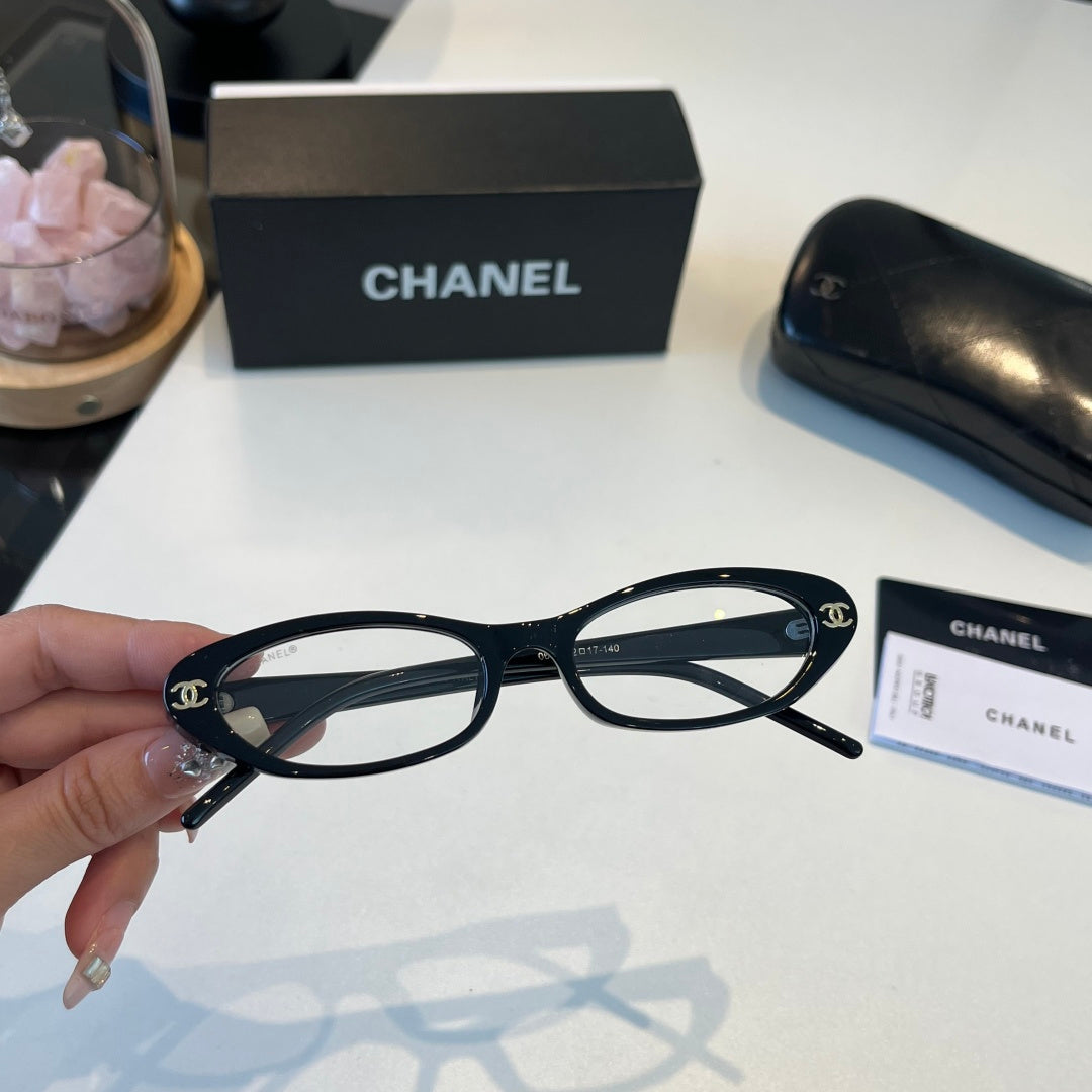Chanel Oversized Silver Lens Sunglasses for Men & Women - 448993 - detail image 4