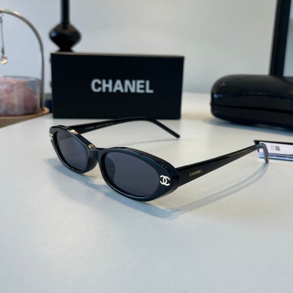 Chanel Oversized Silver Lens Sunglasses for Men & Women - 448995 - detail image 3