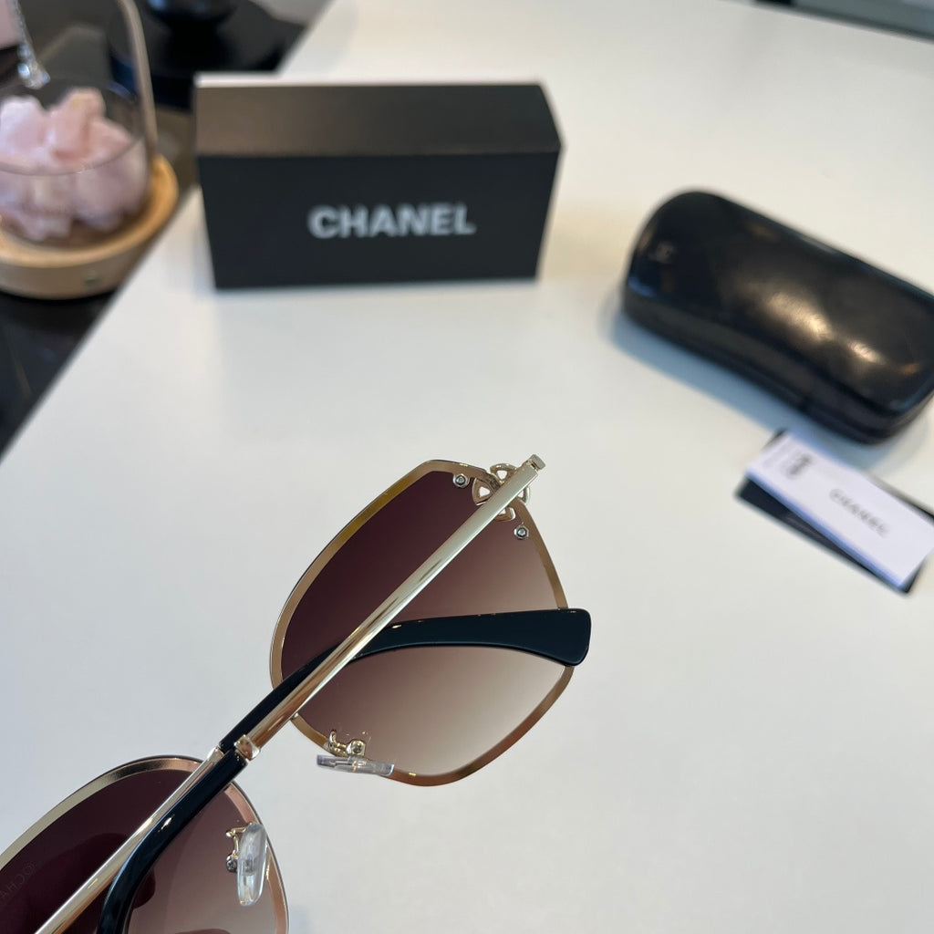 Chanel Oversized Silver Lens Sunglasses for Men & Women - 486558 - detail image 7