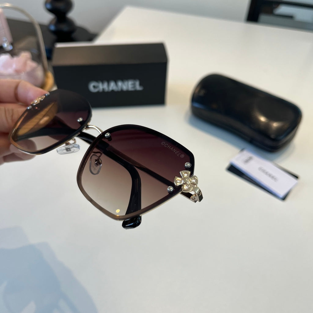 Chanel Oversized Silver Lens Sunglasses for Men & Women - 486558 - detail image 6