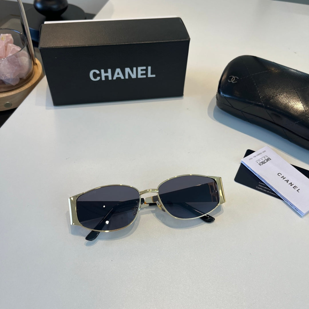 Chanel Oversized Silver Lens Sunglasses for Men & Women - 486561 - detail image 4