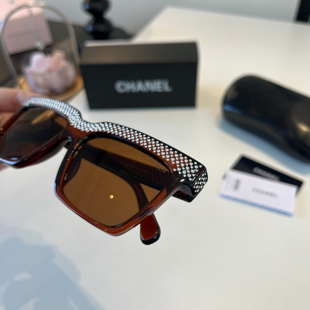 Chanel Fashion Black Lens Sunglasses for Men & Women - 449001 - detail image 5