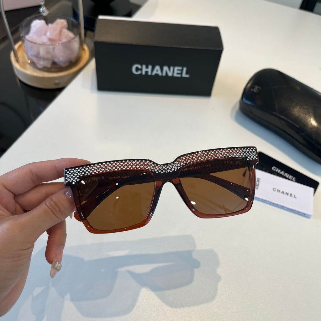 Chanel Fashion Black Lens Sunglasses for Men & Women - 449001 - detail image 4