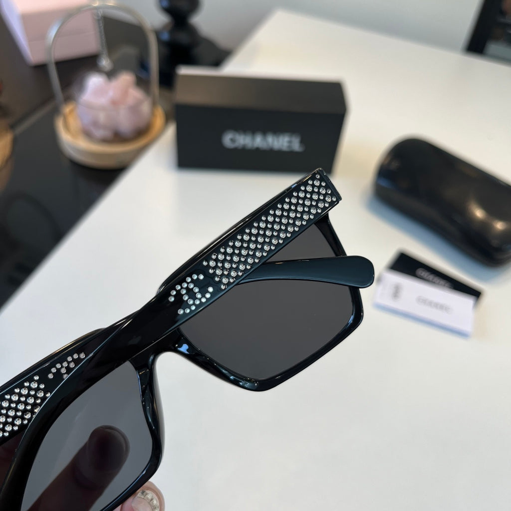 Chanel Fashion Black Lens Sunglasses for Men & Women - 486563 - detail image 7