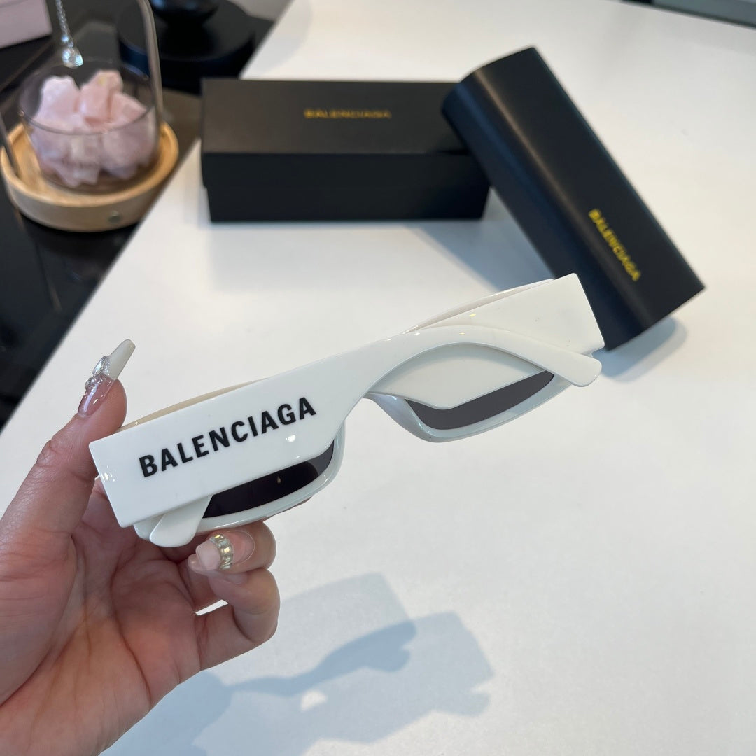 Balenciaga Rectangular Silver Lens Sunglasses for Men & Women - 487546 - detail image 5