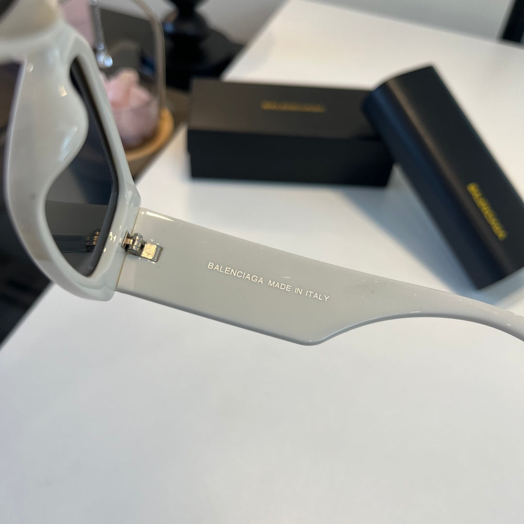 Balenciaga Rectangular Silver Lens Sunglasses for Men & Women - 487546 - detail image 9