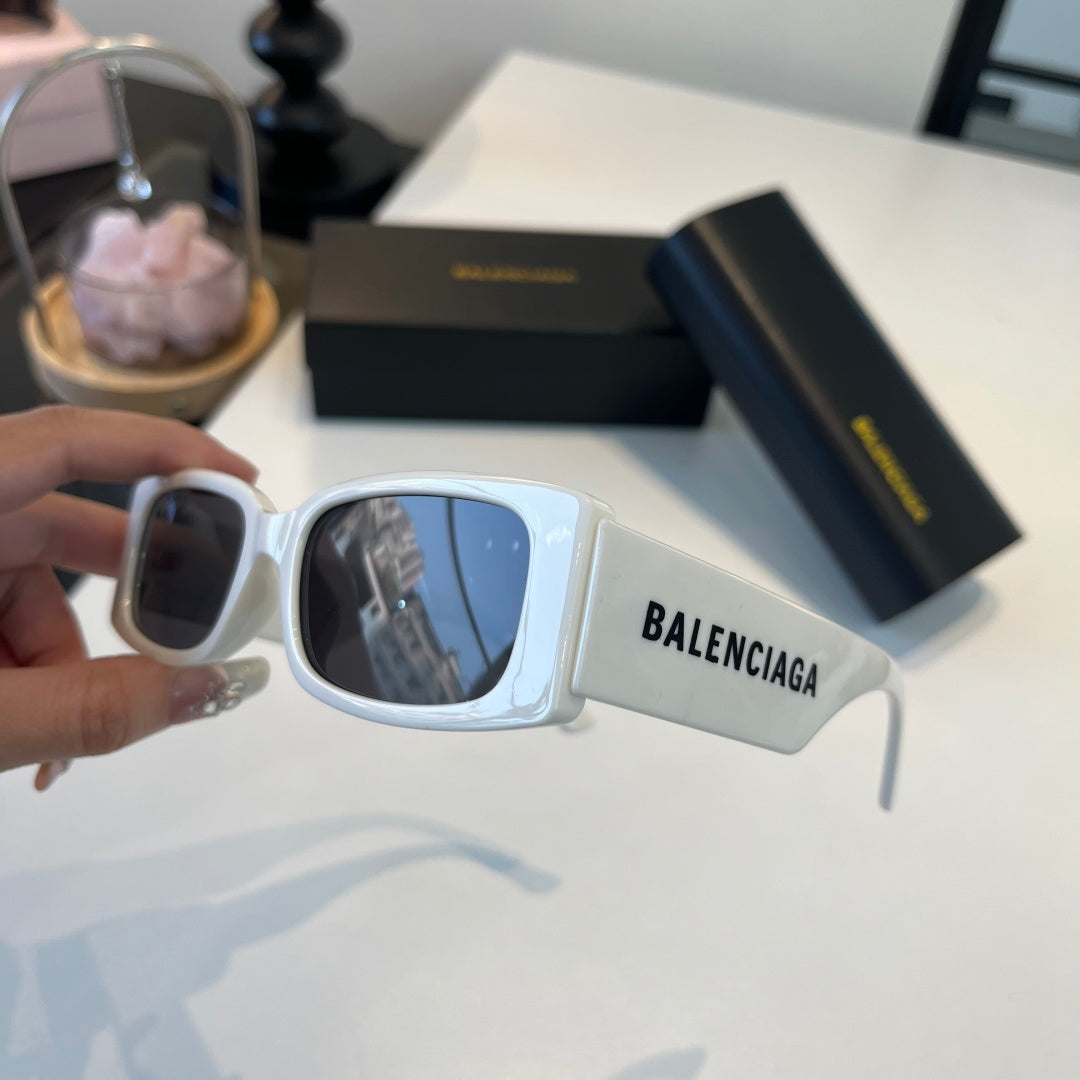 Balenciaga Rectangular Silver Lens Sunglasses for Men & Women - 487546 - detail image 4