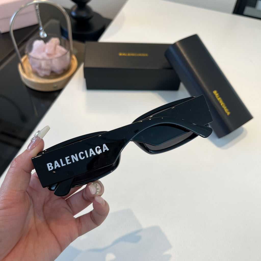 Balenciaga Rectangular Black Lens Sunglasses for Men & Women - 416133 - detail image 7