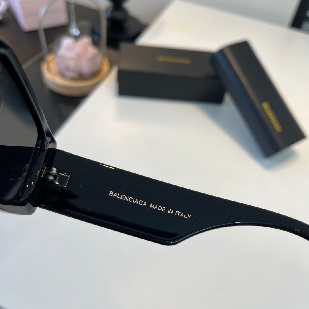 Balenciaga Rectangular Black Lens Sunglasses for Men & Women - 416133 - detail image 9