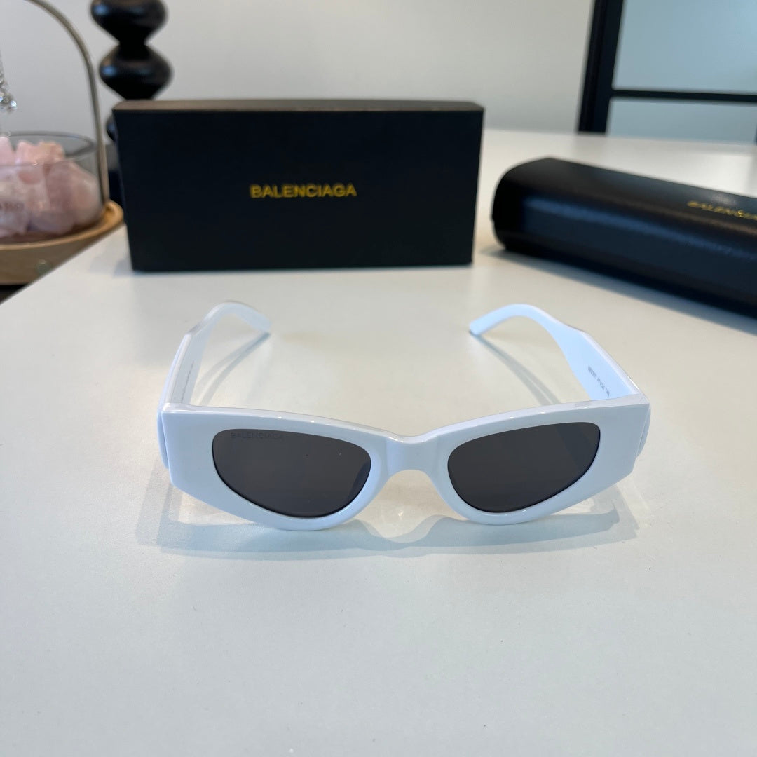 Balenciaga Rectangular Silver Lens Sunglasses for Men & Women - 449653 - detail image 2