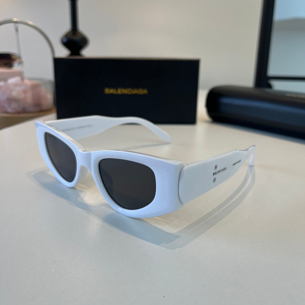 Balenciaga Rectangular Silver Lens Sunglasses for Men & Women - 372350 - detail image 3