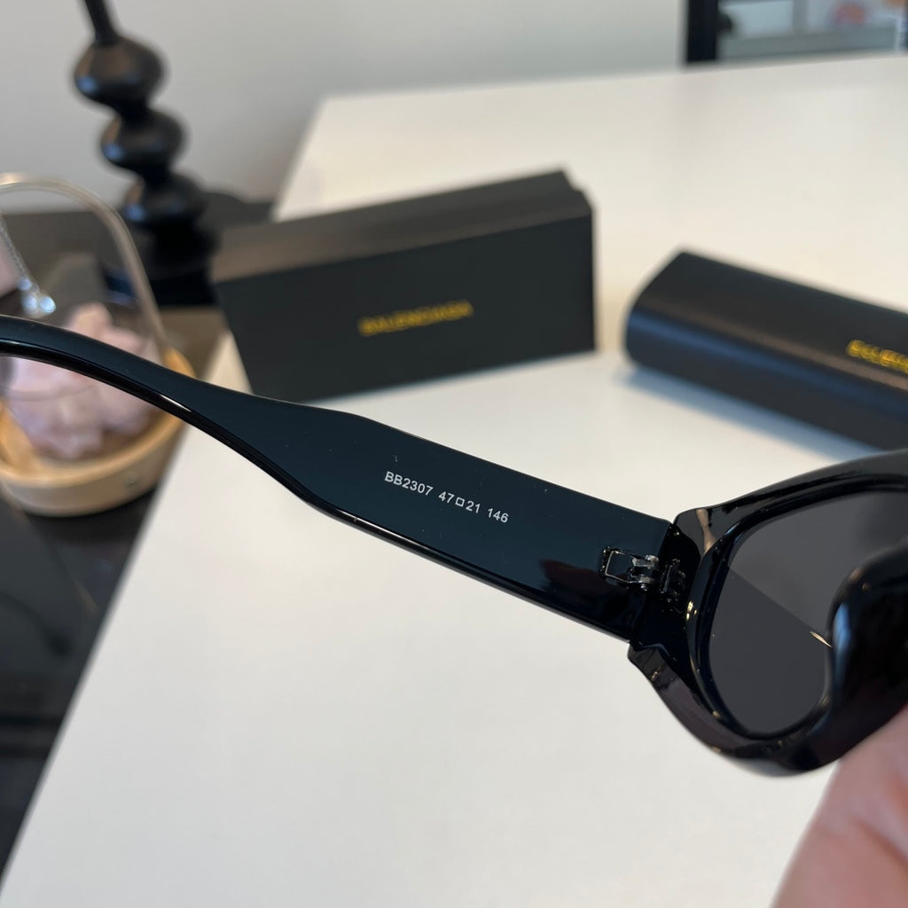 Balenciaga Rectangular Black Lens Sunglasses for Men & Women - 487536 - detail image 7