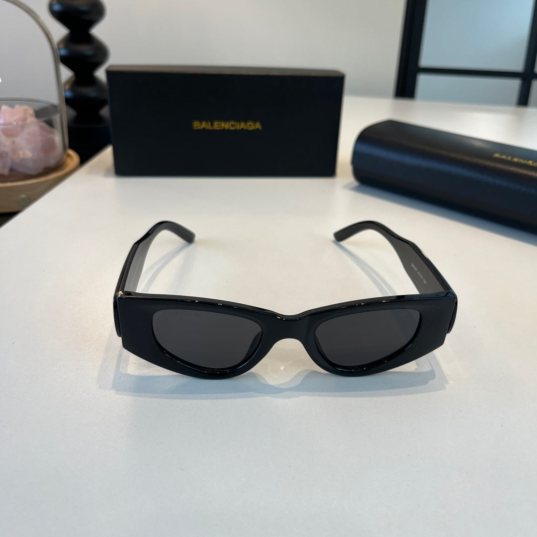 Balenciaga Rectangular Black Lens Sunglasses for Men & Women - 487536 - detail image 2