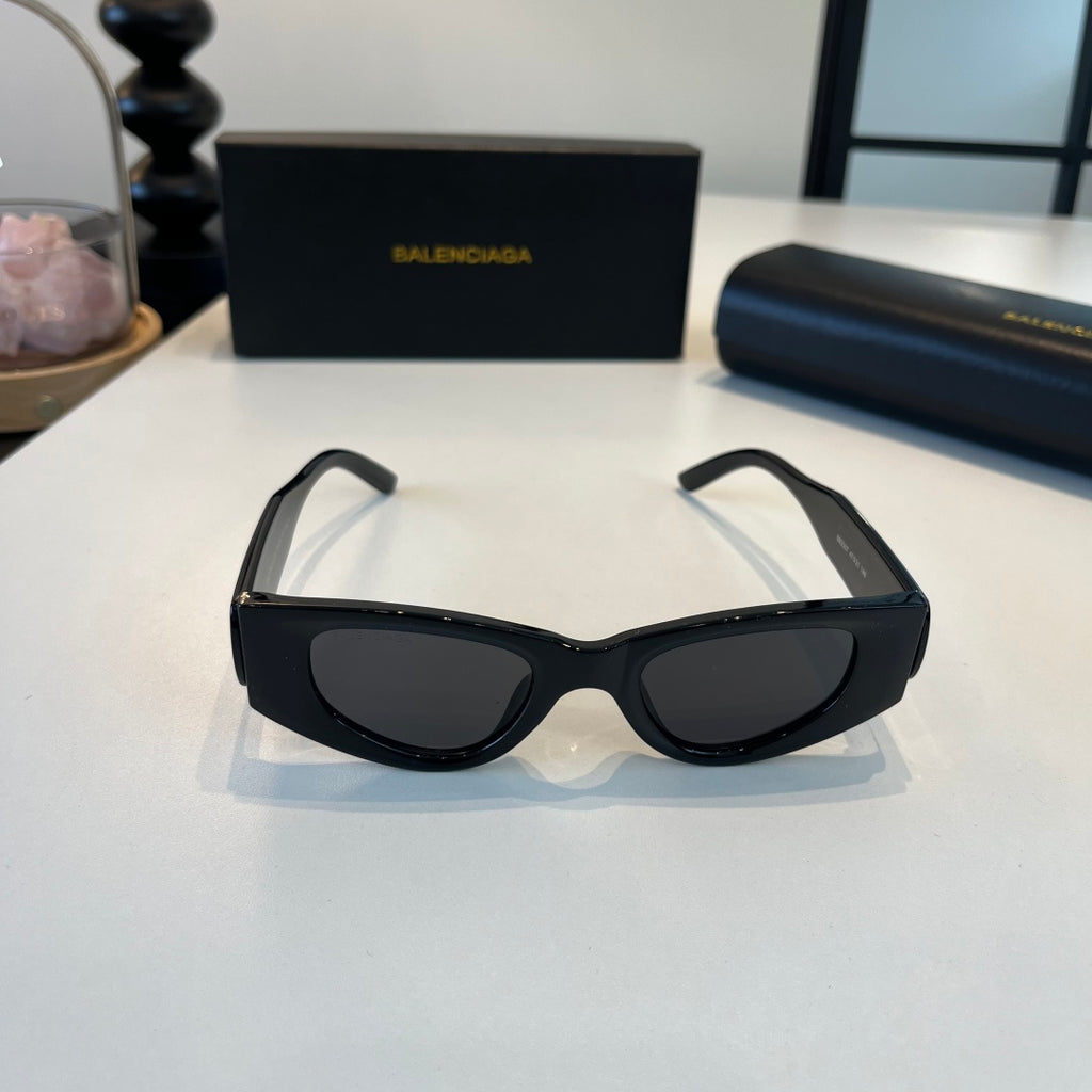 Balenciaga Rectangular Black Lens Sunglasses for Men & Women - 449654 - detail image 2
