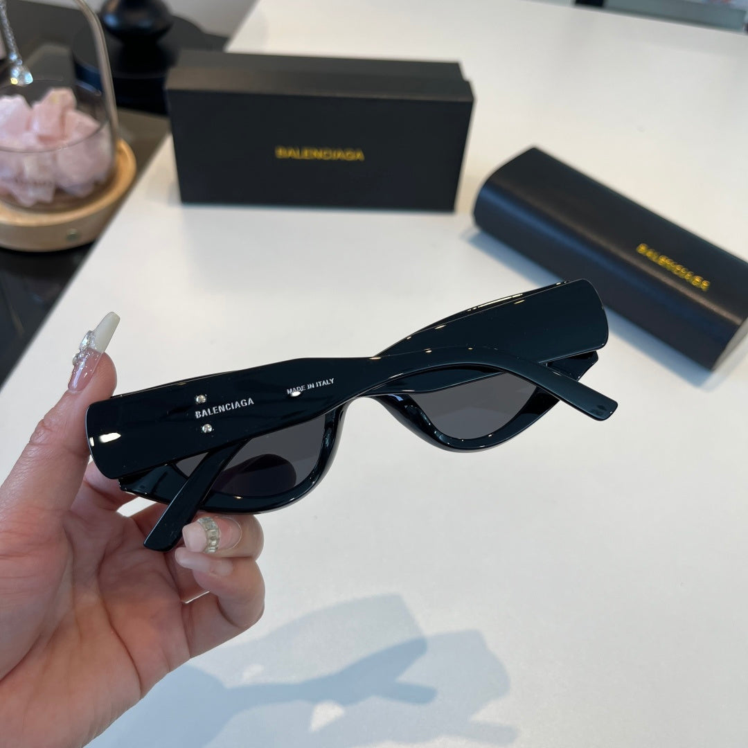 Balenciaga Rectangular Black Lens Sunglasses for Men & Women - 487536 - detail image 5