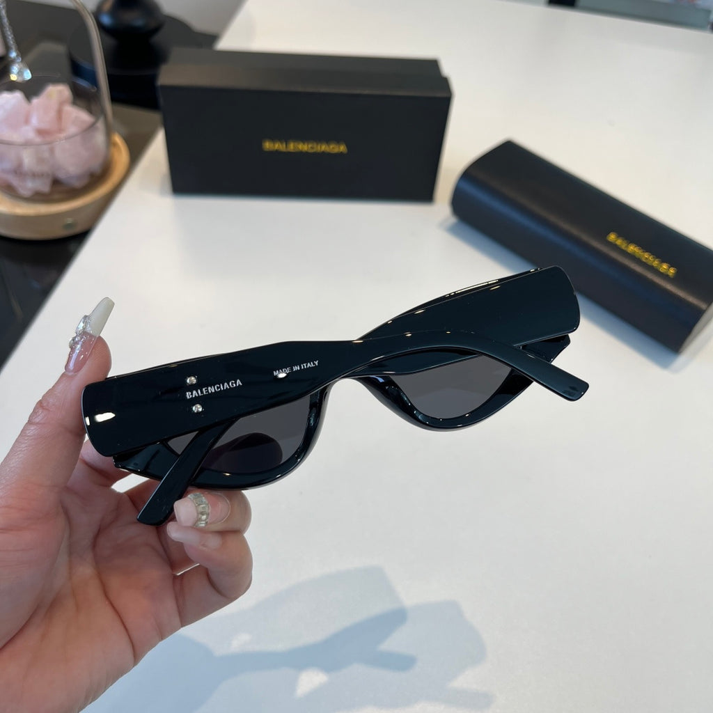 Balenciaga Rectangular Black Lens Sunglasses for Men & Women - 158569 - detail image 5